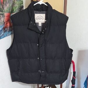 St. John's Bay Men's Dark Vest